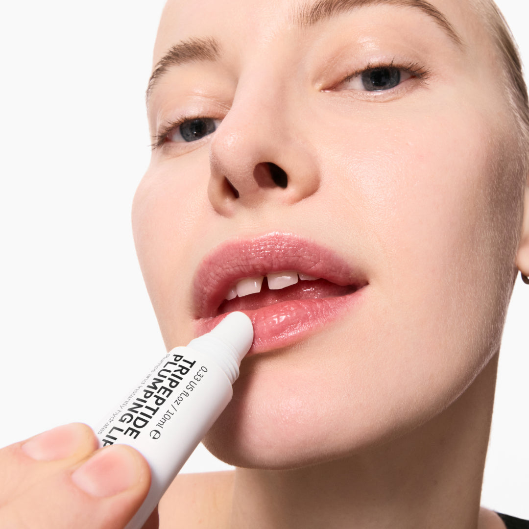 tripeptide-plumping-lip-balm-p7 Model01_270e8b98-a2ed-4742-b111-d25555f44100.jpg